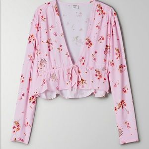 Sunday Best cropped tie-front blouse (size large).